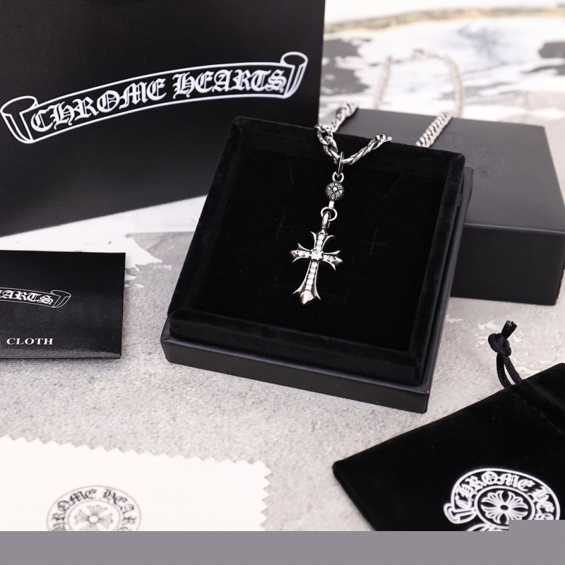 Ch**me He**ts necklaces